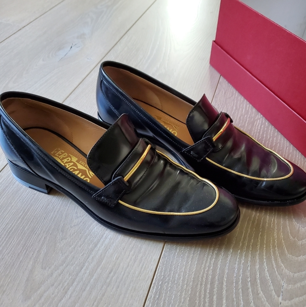 Loafer with small heel